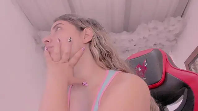 Snapshot of Lauu_G chatting on October 2025 12:36:02 PM Lauu G online show from October 2025 12:36:02 PM