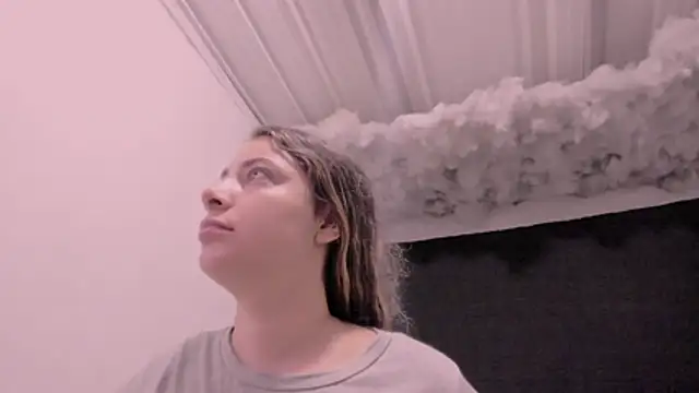 Snapshot of Lauu_G chatting on November 2025 10:14:01 AM Lauu G online show from November 2025 10:14:01 AM