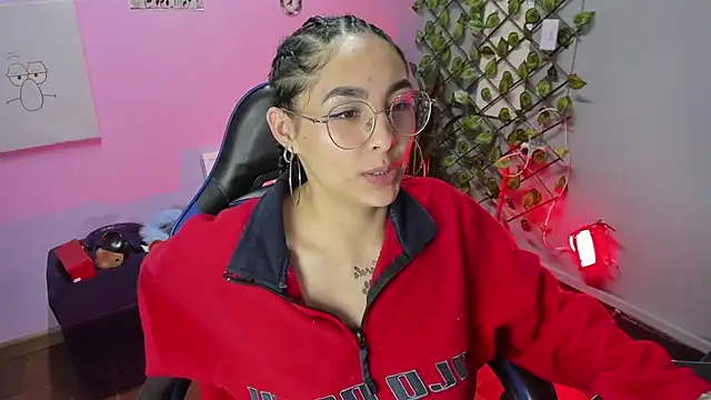 ChloeeTompson  online show from December 2025 09:07:01 AM