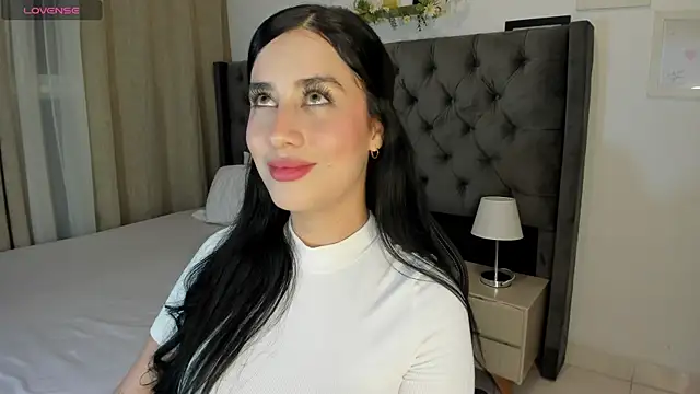 Snapshot of Amiirra_ chatting on May 2026 01:25:02 AM Amiirra online show from May 2026 01:25:02 AM