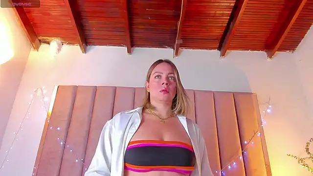 Snapshot of VICTORIA_RASH chatting on January 2025 06:33:02 PM VICTORIA RASH online show from January 2025 06:33:02 PM