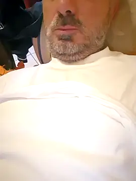 Snapshot of 1talianBeutifulCock chatting on November 2025 01:44:01 PM 1talianBeutifulCock online show from November 2025 01:44:01 PM