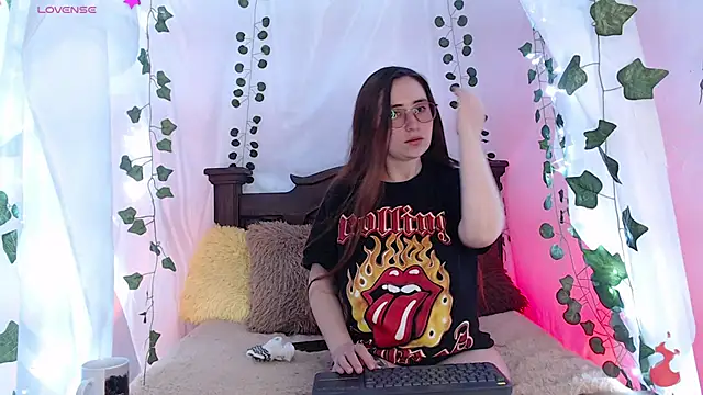 centaurigirl online show from February 2025 05:56:02 AM