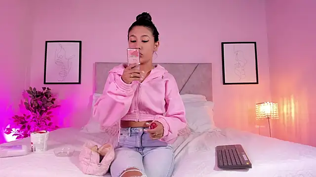 Emilyh  online show from April 2026 12:39:01 PM