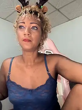 Snapshot of Amaliu_ chatting on December 2025 03:28:02 PM Amaliu online show from December 2025 03:28:02 PM