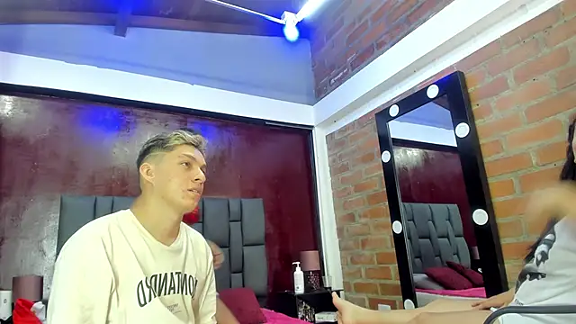 EmilyHot 1 online show from December 2024 01:01:02 PM