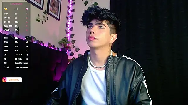 LyleBennett  online show from January 2025 10:22:01 AM