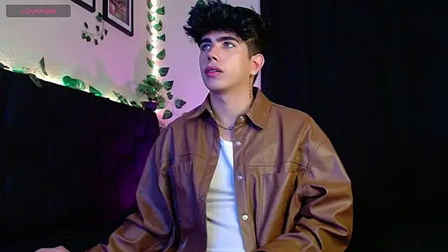 LyleBennett  online show from January 2025 11:11:01 AM