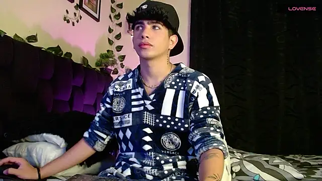 LyleBennett  online show from February 2025 12:48:02 PM