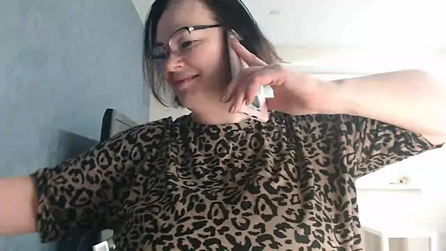 Nora Star online show from November 2025 05:35:02 PM