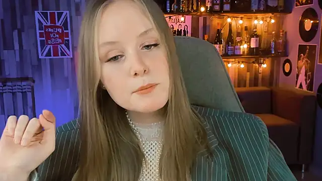 Snapshot of VivienLeeigh chatting on February 2025 07:30:02 PM VivienLeeigh online show from February 2025 07:30:02 PM