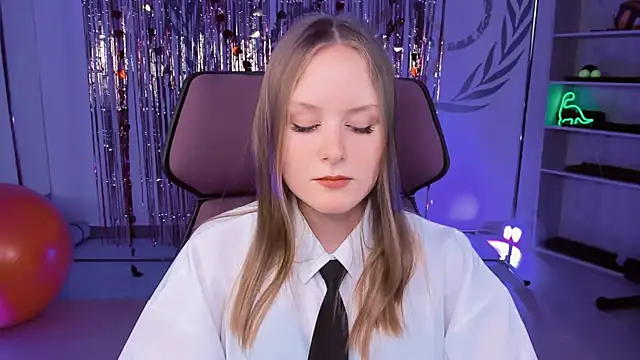 Snapshot of VivienLeeigh chatting on March 2025 06:21:02 PM VivienLeeigh online show from March 2025 06:21:02 PM