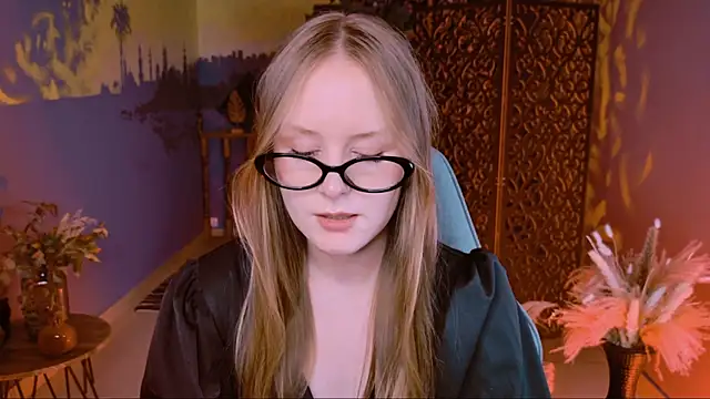 Snapshot of VivienLeeigh chatting on September 2025 03:04:02 PM VivienLeeigh online show from September 2025 03:04:02 PM