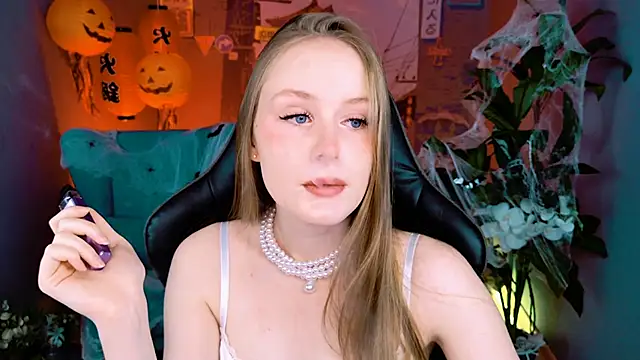 Snapshot of VivienLeeigh chatting on October 2025 09:43:02 AM VivienLeeigh online show from October 2025 09:43:02 AM