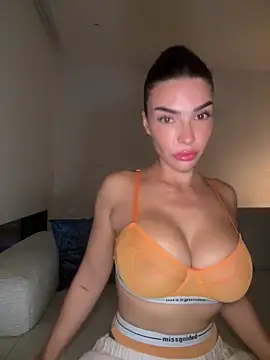 krissiswrld- online show from December 2025 03:07:02 PM