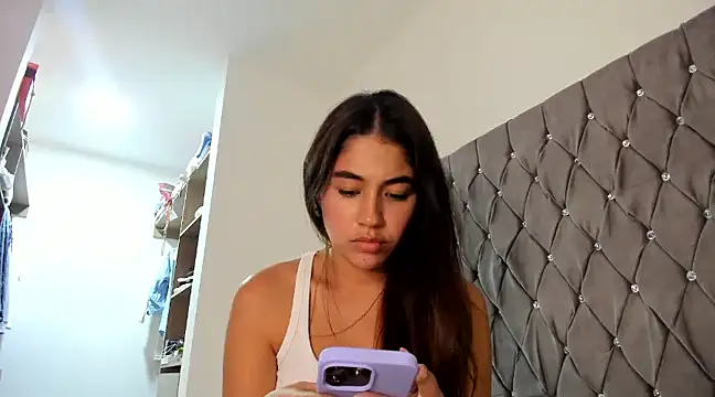 Snapshot of AriaMontgomery chatting on December 2024 11:45:02 PM AriaMontgomery online show from December 2024 11:45:02 PM