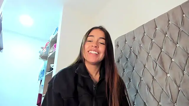 Snapshot of AriaMontgomery chatting on December 2024 04:09:02 AM AriaMontgomery online show from December 2024 04:09:02 AM