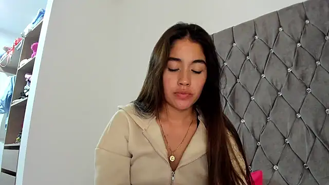 Snapshot of AriaMontgomery chatting on January 2025 09:32:02 AM AriaMontgomery online show from January 2025 09:32:02 AM