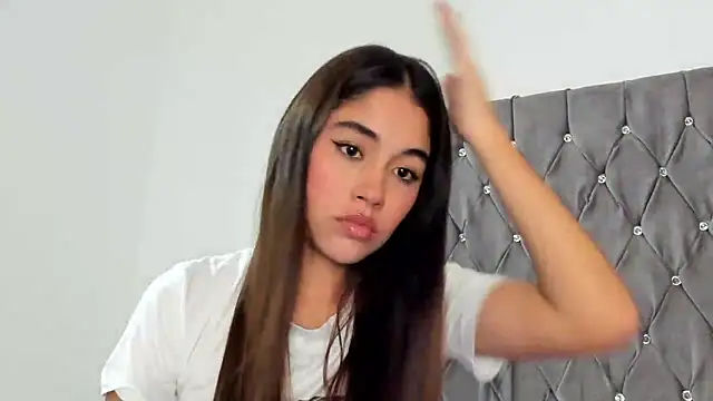 Snapshot of AriaMontgomery chatting on January 2025 04:29:01 AM AriaMontgomery online show from January 2025 04:29:01 AM