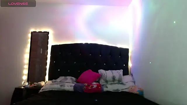 holy juli online show from February 2025 04:33:01 AM