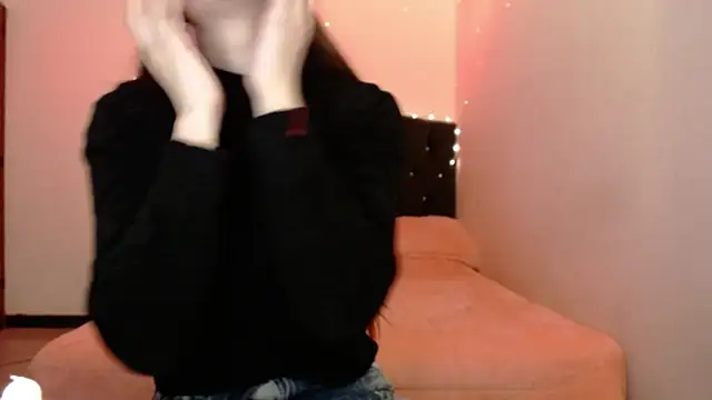 holy juli online show from March 2026 03:06:02 AM