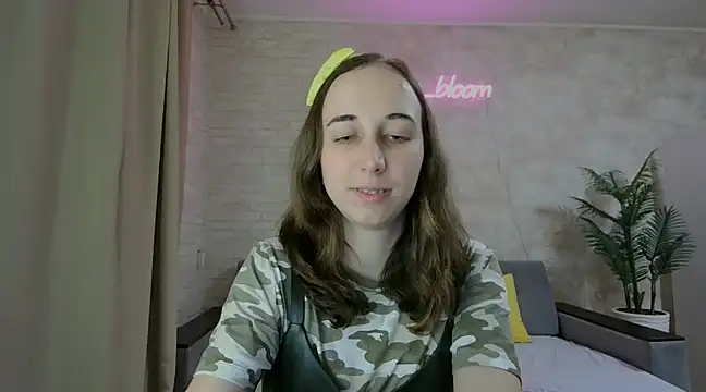Snapshot of Anika_bloom chatting on February 2025 06:43:01 AM Anika bloom online show from February 2025 06:43:01 AM