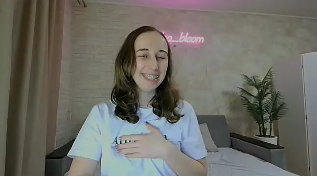 Snapshot of Anika_bloom chatting on February 2025 10:06:02 PM Anika bloom online show from February 2025 10:06:02 PM