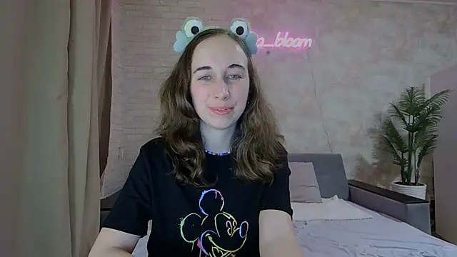 Snapshot of Anika_bloom chatting on February 2025 08:10:02 PM Anika bloom online show from February 2025 08:10:02 PM