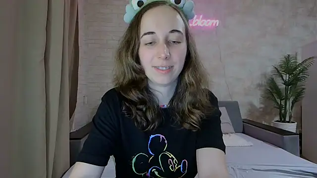 Snapshot of Anika_bloom chatting on February 2025 11:13:01 PM Anika bloom online show from February 2025 11:13:01 PM