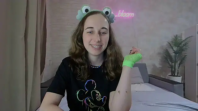 Snapshot of Anika_bloom chatting on February 2025 03:18:02 AM Anika bloom online show from February 2025 03:18:02 AM