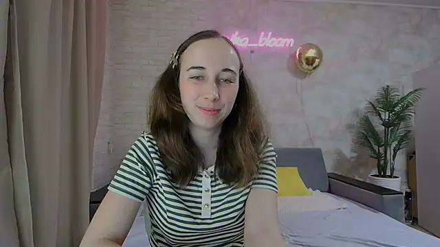 Snapshot of Anika_bloom chatting on February 2025 08:47:02 PM Anika bloom online show from February 2025 08:47:02 PM
