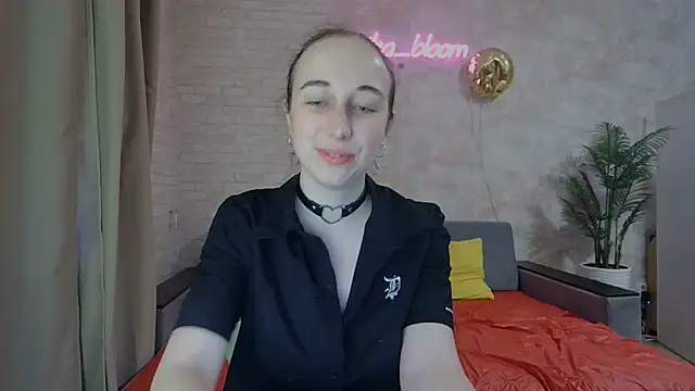 Snapshot of Anika_bloom chatting on February 2025 05:11:02 AM Anika bloom online show from February 2025 05:11:02 AM