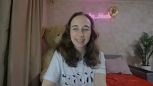 Snapshot of Anika_bloom chatting on March 2025 11:42:02 PM Anika bloom online show from March 2025 11:42:02 PM