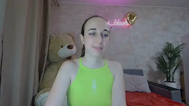 Snapshot of Anika_bloom chatting on March 2025 03:01:01 AM Anika bloom online show from March 2025 03:01:01 AM