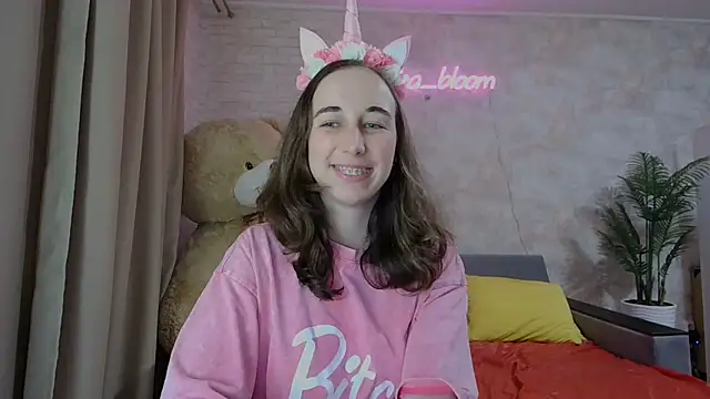 Snapshot of Anika_bloom chatting on March 2025 06:09:01 AM Anika bloom online show from March 2025 06:09:01 AM