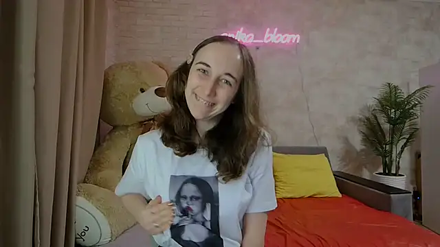 Snapshot of Anika_bloom chatting on March 2025 11:09:01 PM Anika bloom online show from March 2025 11:09:01 PM