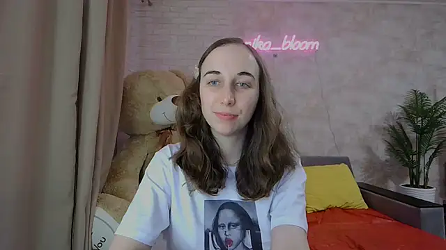 Snapshot of Anika_bloom chatting on March 2025 05:41:02 AM Anika bloom online show from March 2025 05:41:02 AM