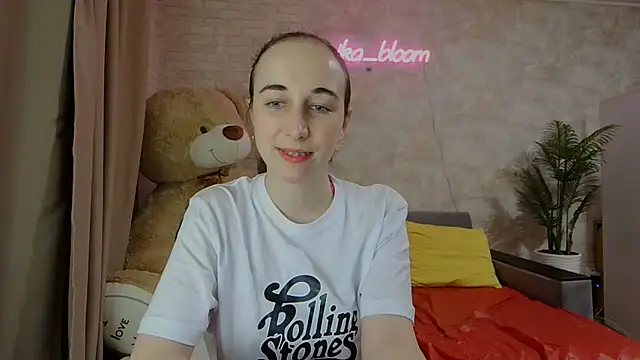 Snapshot of Anika_bloom chatting on March 2025 01:24:01 AM Anika bloom online show from March 2025 01:24:01 AM