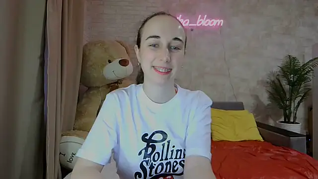 Snapshot of Anika_bloom chatting on March 2025 04:49:02 AM Anika bloom online show from March 2025 04:49:02 AM