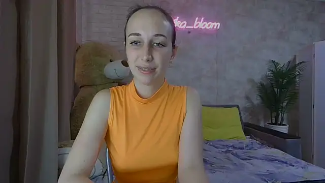 Snapshot of Anika_bloom chatting on September 2025 03:35:01 PM Anika bloom online show from September 2025 03:35:01 PM