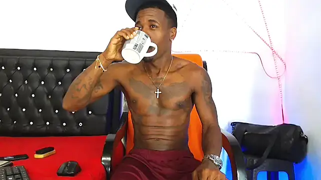 Snapshot of Damian_hart_24CM chatting on November 2025 02:45:02 AM Damian hart 24CM online show from November 2025 02:45:02 AM