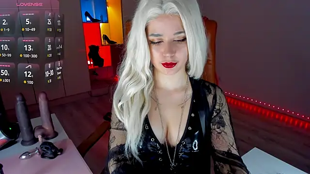 mollyposhh online show from April 2026 06:15:01 PM