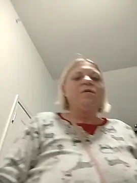 Playmate86 online show from December 2024 04:45:01 AM