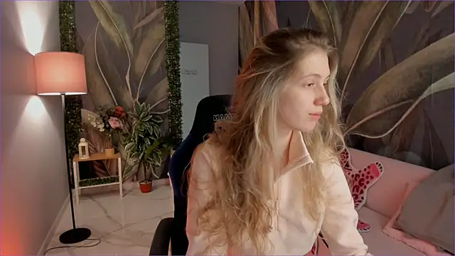 Sharon Evansi online show from December 2025 11:48:01 AM