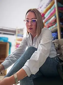 Snapshot of VIOLETA-25_ chatting on June 2026 03:44:01 PM VIOLETA-25 online show from June 2026 03:44:01 PM