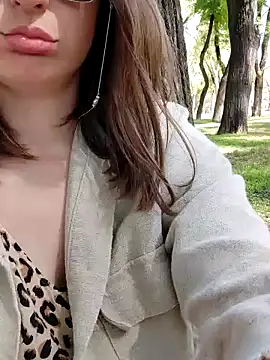 Snapshot of M1lfa chatting on December 2024 07:00:02 PM M1lfa online show from December 2024 07:00:02 PM