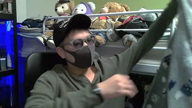 Snapshot of Owl1216 chatting on December 2024 01:18:02 PM Owl1216 online show from December 2024 01:18:02 PM