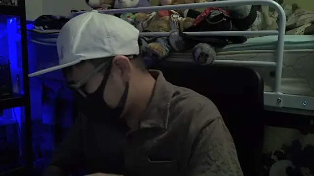 Snapshot of Owl1216 chatting on December 2024 12:52:01 PM Owl1216 online show from December 2024 12:52:01 PM