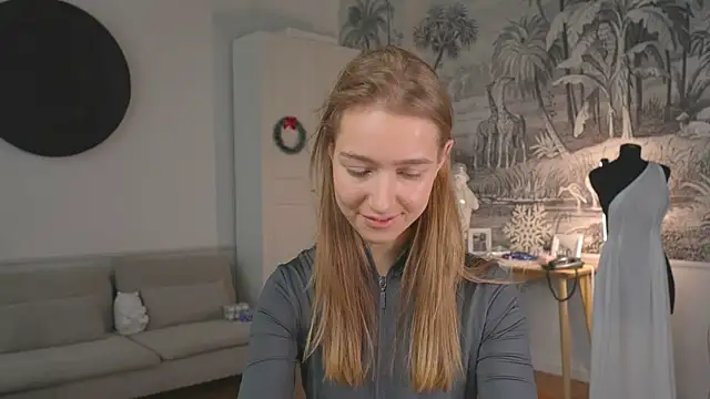 Snapshot of solar_bella chatting on December 2024 01:21:02 PM solar bella online show from December 2024 01:21:02 PM