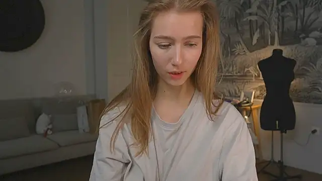 Snapshot of solar_bella chatting on January 2025 02:04:01 PM solar bella online show from January 2025 02:04:01 PM